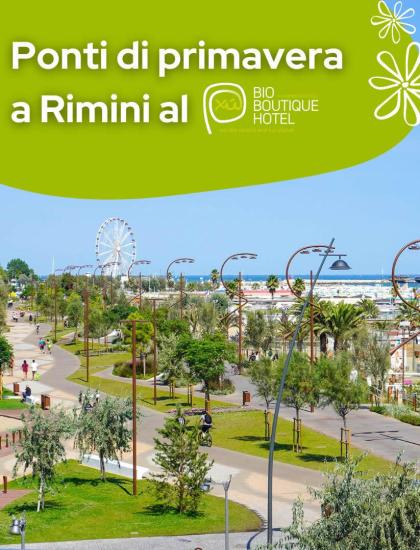 Vista primaverile di Rimini con hotel eco-friendly e mare.